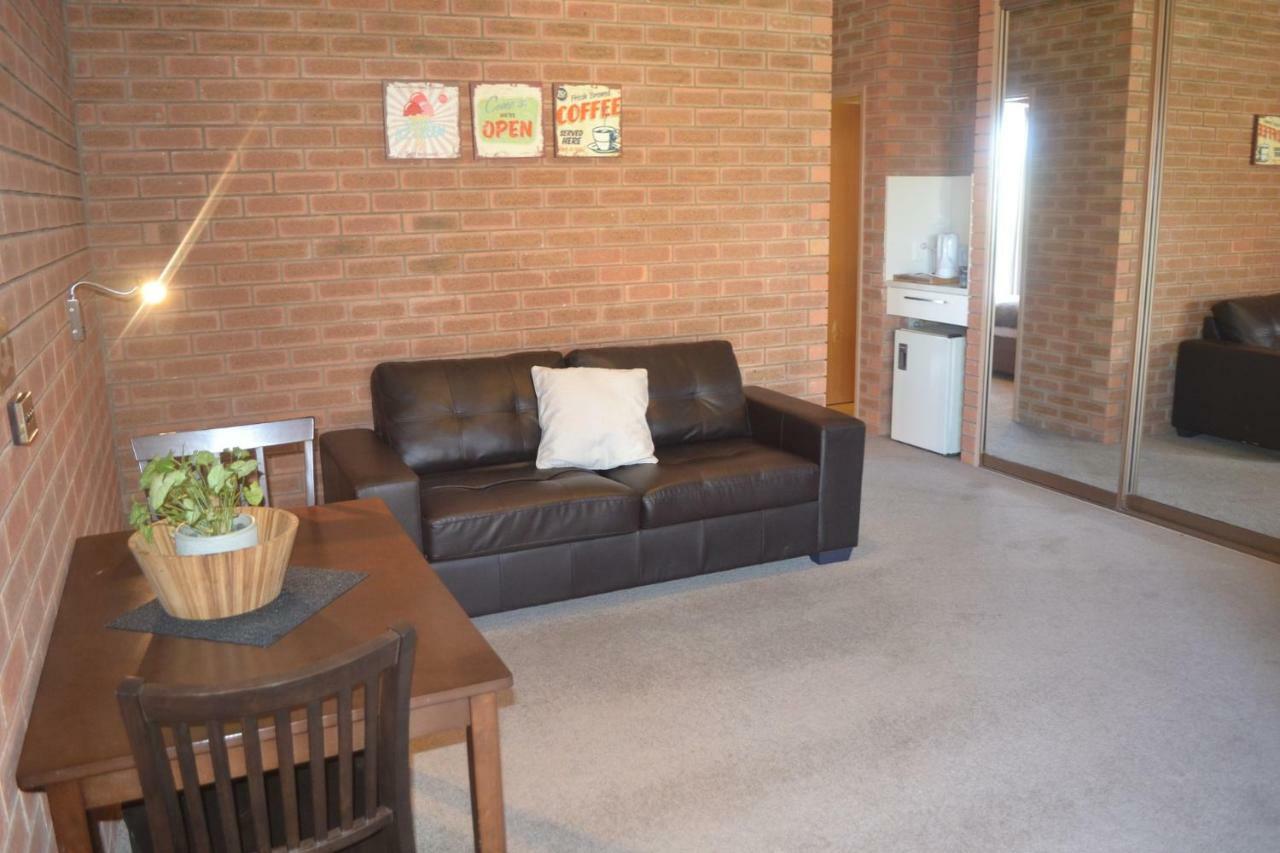 Ashleigh Court Motor Inn Mulwala Extérieur photo